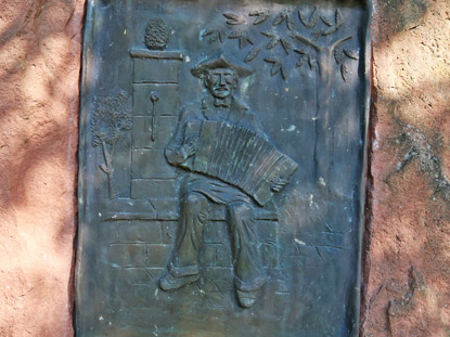 Gedernkstein an de berhmtesten Sohn des Ortes von Raubach: "Raubacher Jockel"