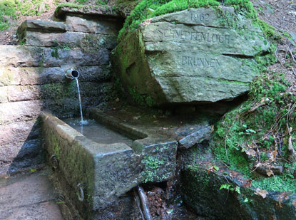 Schnepfenloch-Brunnen im Odenwald