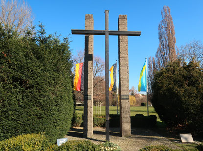 Vlkerkreuz an der kleinen Gartenanlage in Hockenheim