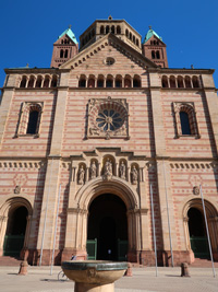 Westfassade des Speyrer Doms