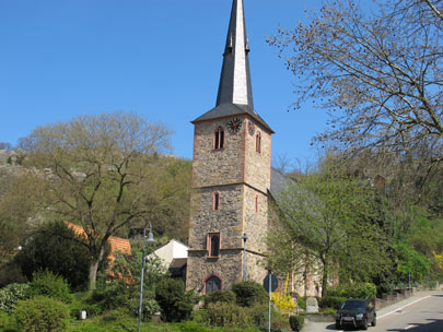 Bltenweg Odenwald: "Alte Dorfkirche" von Laudenbach (heute Martin-Luther-Kirche) war 300 Jahre eine Simultankirche sowohl fr Katholiken als auch fr Protestanten.