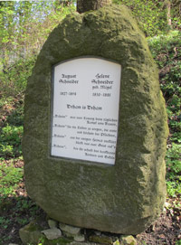 "Deham is Deham"  Aufschrift auf dem Grabstein des frheren Wirtes August Schneider 