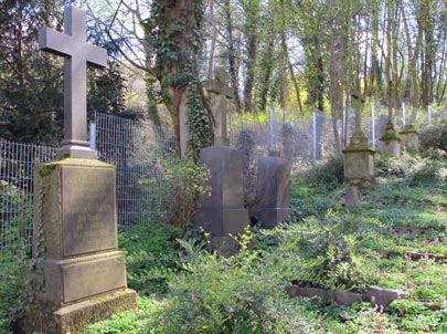 Bltenweg Weinheim: Der "Alte Friedhof" in Weinheim. Die meisten Grber stammen aus dem 19. Jh.