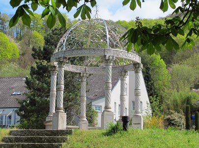 Bltenweg Odenwald: Zur Erinnerung an Otto Sanner wurde in Auerbach ein Pavillon errichtet.