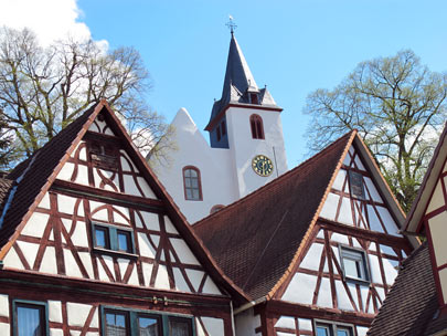 Bltenweg Odenwald: Fachwerkensemble in der Altstadt und die ev. Bergkirche von Zwingenberg an der Bergstrae