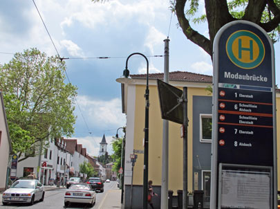 Wanderung Odenwald Bltenweg: Die Straenbahnhaltestelle Modaubrcke in Darmstadt-Eberstadt