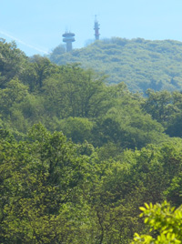 Bltenweg bei Zwingenberg: Aussichtsturm und Funkturm auf dem 517 m hohen Melibokus