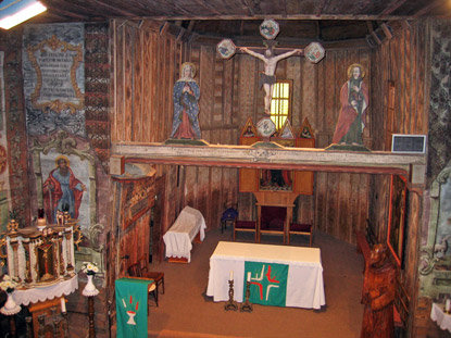 Wandalerei in der Holzkirche in Hervartov, Slowakei