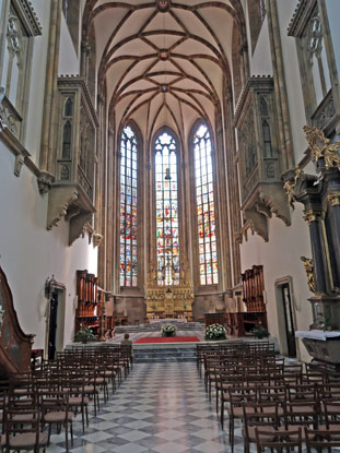 St. Peter und Paul Katherale in Brnn. Blick auf den barocken Hauptaltar