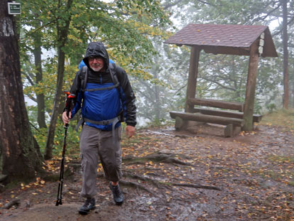 Wanderung im Mhrichen Karst: Aussichtspunkt "U lavečky vylidka"