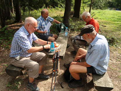 Wanderung Mhrischer Karst; Pause am Gipfel des Pokojn (501 m)