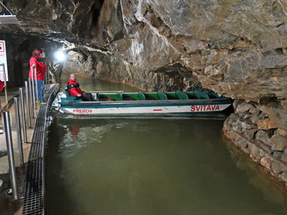 Unterirdische Bootsfahrt auf dem Fluss Punkva