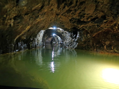 Fahrt auf dem Unkva-Fluss. Er schimmert grnlich