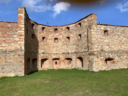 Burg Boskowitz. Polygonaler Burg wurde im 17. Jh. zur Nordabsicherung gebaut.