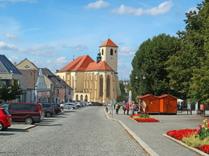 Wanderung: er Hauptplatz von Boskovice (Boskowitz) mit der St.-Jakob-Pfarrkirche (Kostel svatho Jakuba).