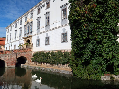 Wandern durch Mhren: Zmek Lysice (Schloss Lissitz) war ursprnglih ein Wassrschloss