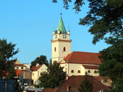 Wandern durch Mhren: Tinov (Tischnowitz), Pfarrkirche St. Wenzel