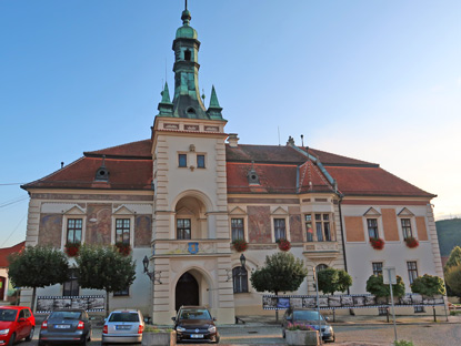 Wandern durh Mhren: Rathaus von Tinov  aus dem Jahr 1906