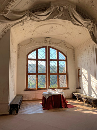 Wandern durh Mhren: Erker in der Hrad Perntejn (Burg Pernstein)