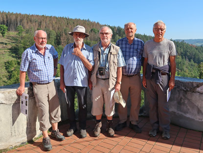 Wandern in Mhren: Wandergruppe auf der  rad Perntejn (Burg Pernstein)