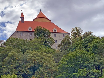 Wandern am Brnner Stausee: Hrad Veveř (Burg Eichhorn)