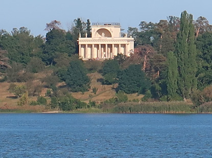 Wandeern Sdmhren: Mlnsk rybnik (Mhlenteich) mit Apollotempel