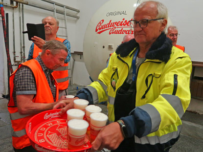 Im Khlkeller wurde uns frisch gezapftes Lagerbier ausgeschenkt