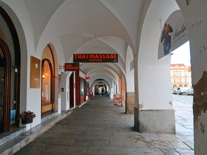 Laubengnge rund um den Marktplkatz von Budweis