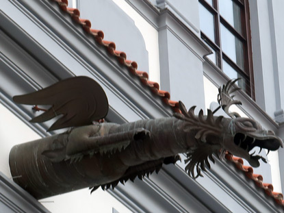 Kupferdsrchen am Rathaus von Budweis  dienen  als Regenspeier