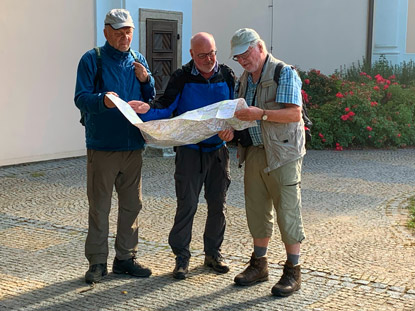 Beim Studium der Wanderkarte