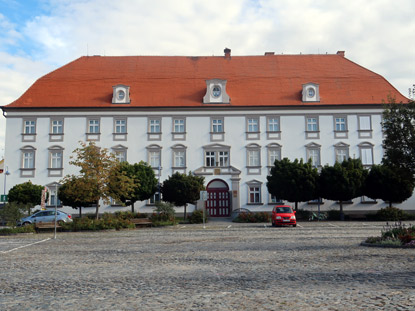 Tn nad Vltavou (Moldautein) Schloss auf dem Hauptplatz