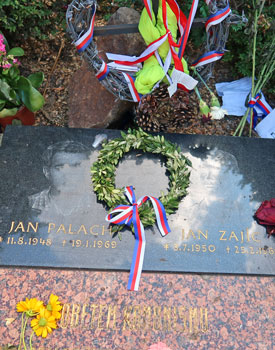 an Palach und Jan Zajc Denkmal