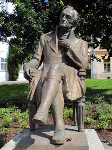Goethedenkmal vor dem Haus, in dem Goethe damals wohnte. Heute ein Museum