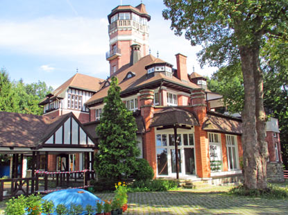 Geschlossenes Hotel am Aberg. Auch der Aussichtsturm ist nicht zugnglich