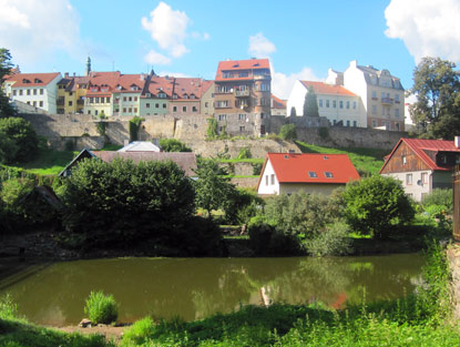 Blick auf Loket (Elbogen). Der Fluss ist die Eger