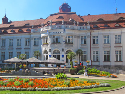 Elisabethbad (auch Bad V genannt) steht im Smetana Park von Karlsbad