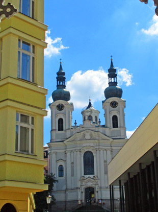 Maria Magdalena Kirche in Karlsbad (Azussenansicht)