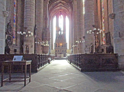 Dier Innenraum der Kirche St. Barhtolomus auf dem Hauptmarkt in Pilsen