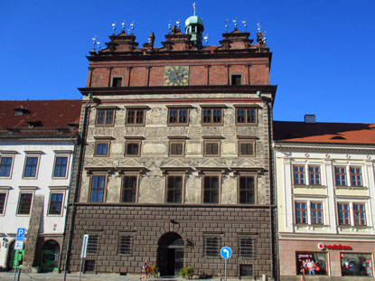 Das Rathaus auf dem Platz der Republik in Pilsen