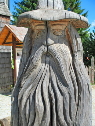 Waldschrat im Zentrum von Kvilda (Auergefild)