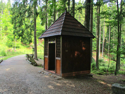 Die Rosenauer Kapelle ist nach dem Baumeister des Schwarzenbersk plavebn kanl (Schwarzenbergischen-Schwemmkanal)  benannt.