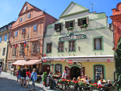 Ansicht der Huser in der Kjovsk 67 in Česk Krumlov (Krummau). Bereits im 15. Jh. wohnte  hier ein Hufschmied