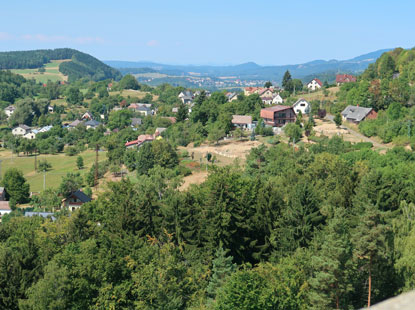 Blick vom Burgturm der Festung Friedstein auf den Ort Frydsejn im Böhmischen Paradies
