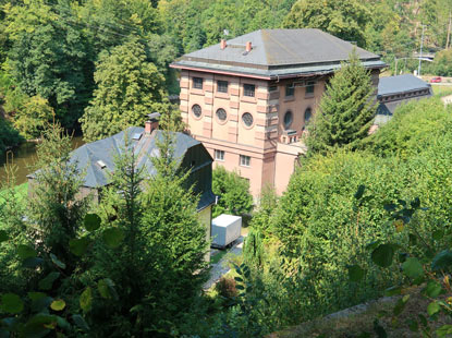 Wasserkraftwerk am Zusammenfluss der Jizera mit der Kamenice bei Podspalov