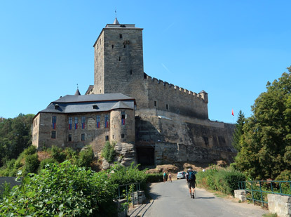 Burg Kost (Knochen) im Bhmischen Paradies. Die Burg ist eine der besterhaltenen Burgen in Tschechien. Sie wurde erstmals 1349 erwhnt. 