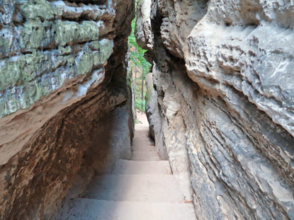 Treppauf- und Treppab verluft der Wanderweg