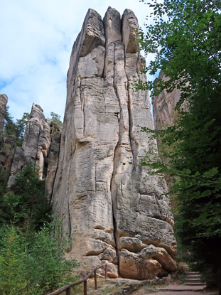 Durch die Prachovsk skly (Prachauer Felsen) verlaufen zwei Rundwege, ein rot markierter und ein grn markierter.