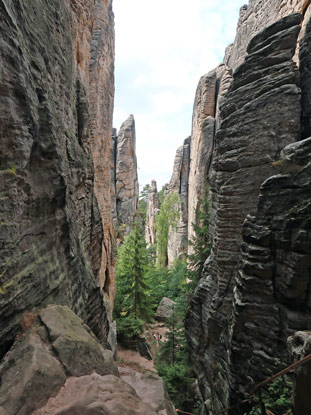 Die Felsendome in den Prachovsk skly (Prachauer Felsen) sind wesentlich mchtiger als bei den anderen Felsenstdten im Bhmischen Paradies