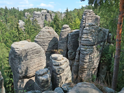 Vom Aussichtspunkt Vyhldka Pechova hat man auf die Felsen diesen Blick