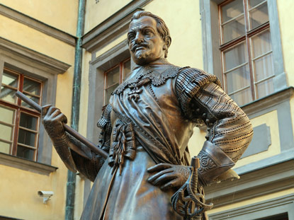 Jičn (Jitschin) hat "Albrecht Vclav Eusebius Valdtejna" viel zu verdanken. Sein Tod 1634 stoppte die Bauttigkeiten.